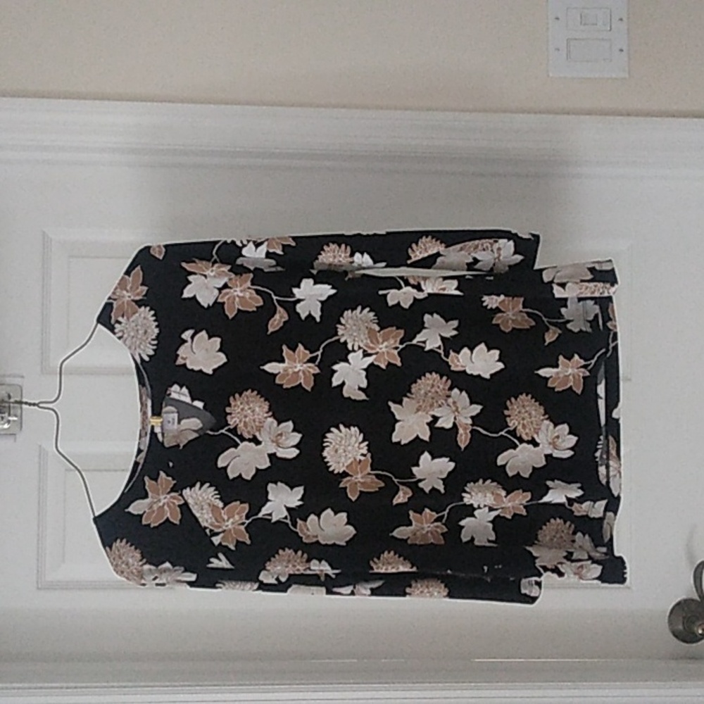 Liz Claiborne top M